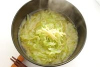 【みそ汁に千切りを!?】「春キャベツのみそ汁」はふんわり優しいお味なの♡千切りしょうががシャキピリ♪