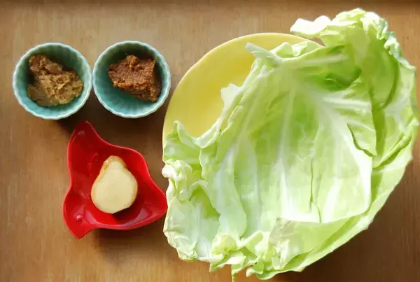「【みそ汁に千切りを!?】「春キャベツのみそ汁」はふんわり優しいお味なの♡千切りしょうががシャキピリ♪」の画像