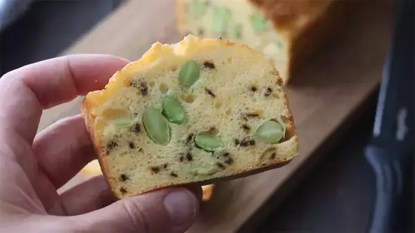「【おにぎりの具がケーキに!?】米粉の「枝豆と塩昆布のケークサレ」が最高♡軽食やおやつに【元パティシエ直伝】」の画像