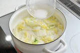 「【農家直伝！白菜レシピ】免疫力爆上げ「白菜のクリーム煮」熱々ソースがトロトロ白菜に絡む～！至極の味わい」の画像13