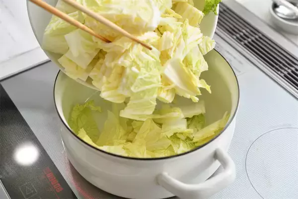 「【農家直伝！白菜レシピ】免疫力爆上げ「白菜のクリーム煮」熱々ソースがトロトロ白菜に絡む～！至極の味わい」の画像