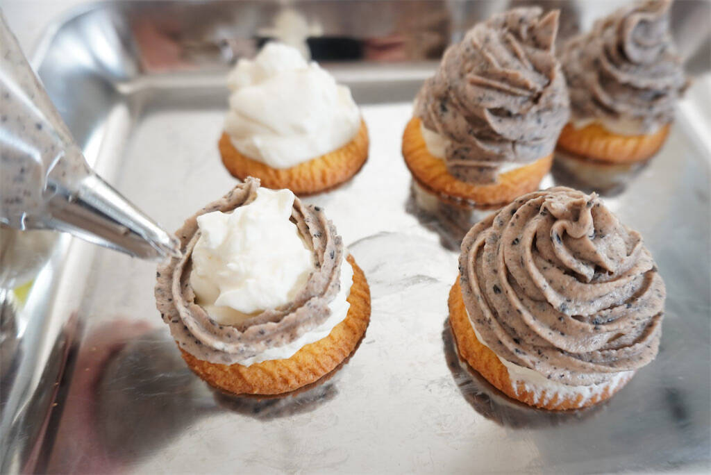 【余りおせちを活用】黒豆が高級ケーキに!?フジッコ直伝「絶品モンブラン」作ってみた！これが漆黒のくちどけ…♡