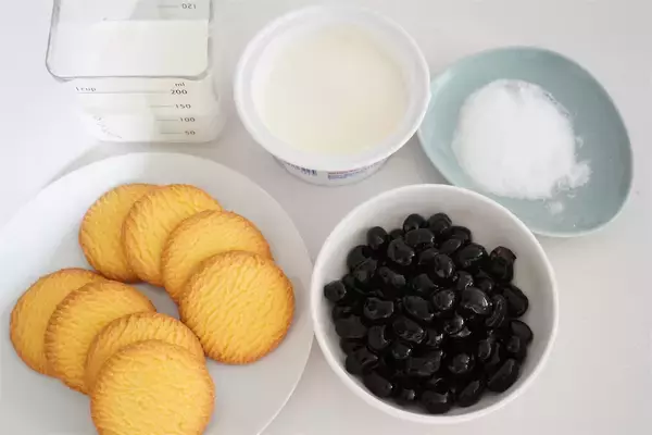 「【余りおせちを活用】黒豆が高級ケーキに!?フジッコ直伝「絶品モンブラン」作ってみた！これが漆黒のくちどけ…♡」の画像