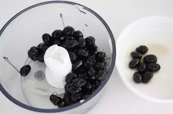 「【余りおせちを活用】黒豆が高級ケーキに!?フジッコ直伝「絶品モンブラン」作ってみた！これが漆黒のくちどけ…♡」の画像