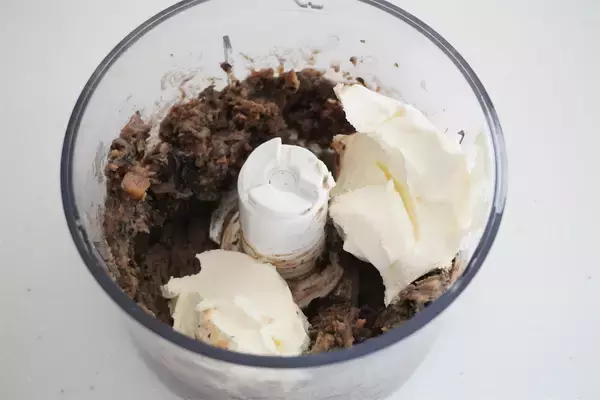 「【余りおせちを活用】黒豆が高級ケーキに!?フジッコ直伝「絶品モンブラン」作ってみた！これが漆黒のくちどけ…♡」の画像