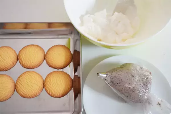 「【余りおせちを活用】黒豆が高級ケーキに!?フジッコ直伝「絶品モンブラン」作ってみた！これが漆黒のくちどけ…♡」の画像