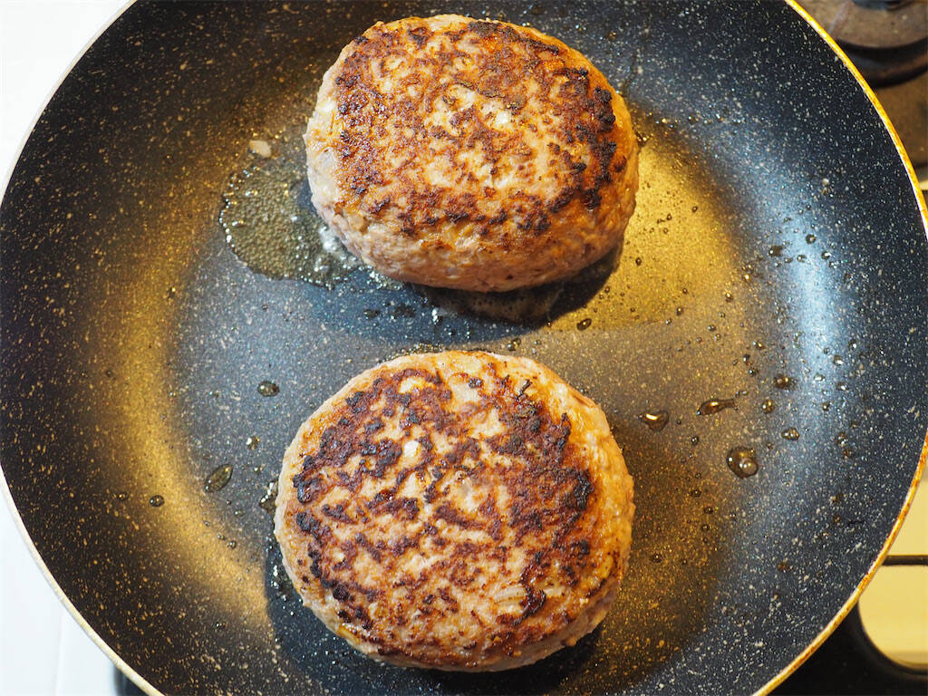 【ハンバーグ研究家】てりやきソースで食欲爆発！わんぱく過ぎる「ご飯★バーグ」に挑戦♪