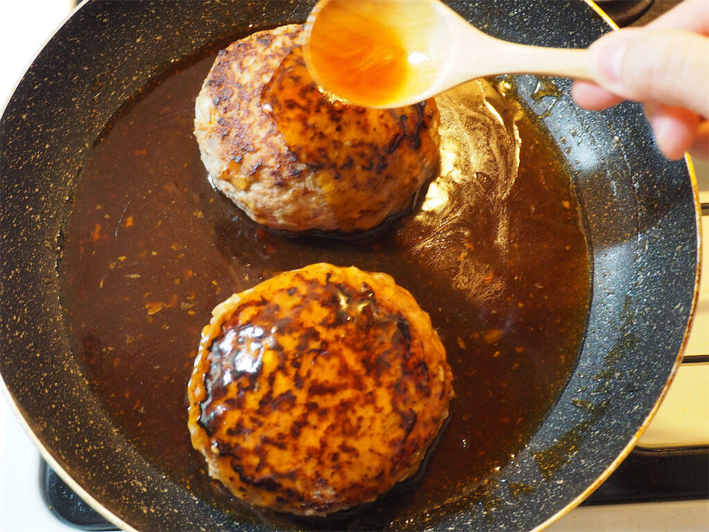 【ハンバーグ研究家】てりやきソースで食欲爆発！わんぱく過ぎる「ご飯★バーグ」に挑戦♪