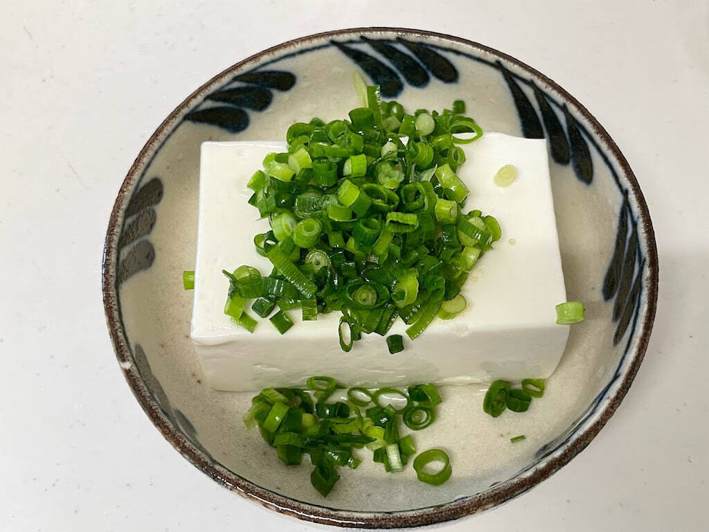 【不思議アレンジ】絹ごし豆腐にアレをかけたら…「え、レバ刺しに変身⁉」嘘かホントか試してみた！