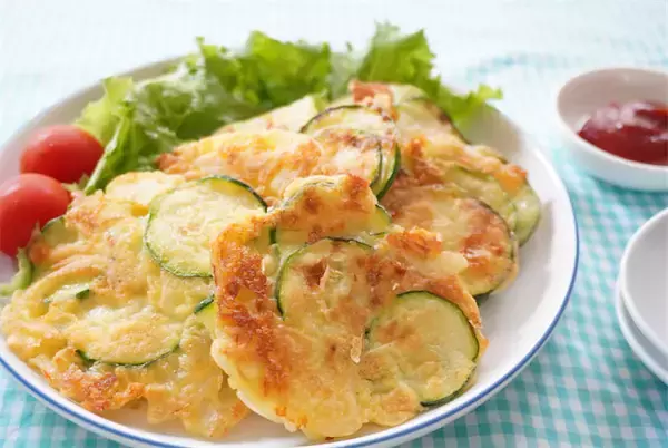 【ズッキーニが主役！】カリッと香ばしい「ズッキーニのチーズチヂミ」作ってみた！甘いあま～い♪【農家直伝】