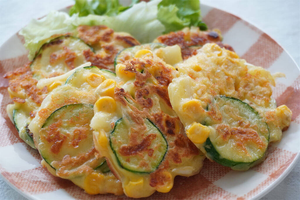 【ズッキーニが主役！】カリッと香ばしい「ズッキーニのチーズチヂミ」作ってみた！甘いあま～い♪【農家直伝】