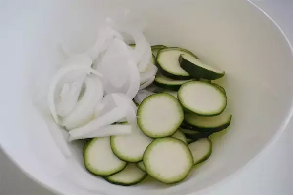 「【ズッキーニが主役！】カリッと香ばしい「ズッキーニのチーズチヂミ」作ってみた！甘いあま～い♪【農家直伝】」の画像