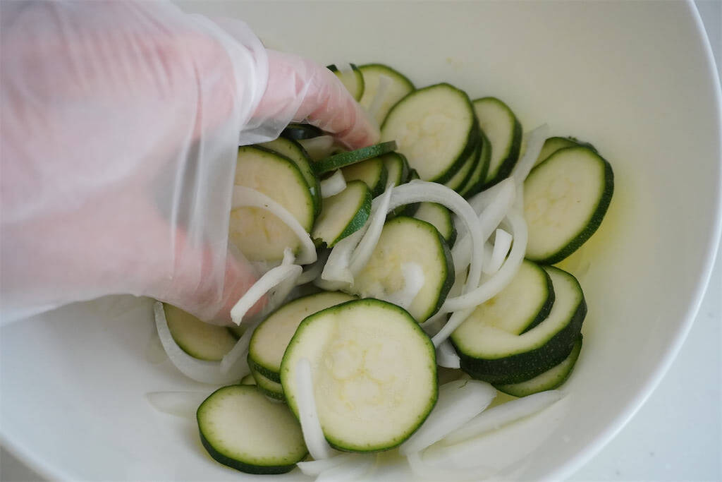 【ズッキーニが主役！】カリッと香ばしい「ズッキーニのチーズチヂミ」作ってみた！甘いあま～い♪【農家直伝】