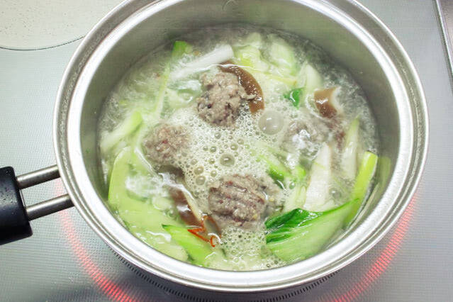 【イワシは初心者でもさばける】小骨がスルッととれる「手開き」でつみれ作ってみた！中華風スープに合うの♪
