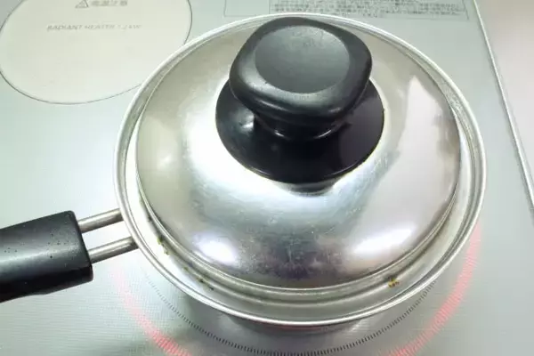 「【イワシは初心者でもさばける】小骨がスルッととれる「手開き」でつみれ作ってみた！中華風スープに合うの♪」の画像
