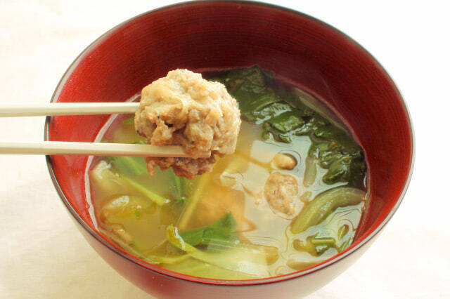 【イワシは初心者でもさばける】小骨がスルッととれる「手開き」でつみれ作ってみた！中華風スープに合うの♪