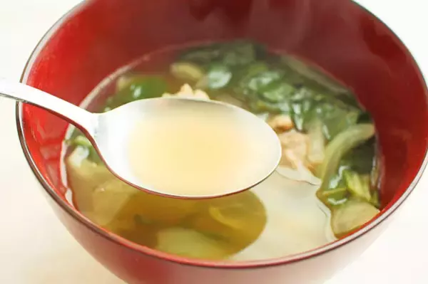 「【イワシは初心者でもさばける】小骨がスルッととれる「手開き」でつみれ作ってみた！中華風スープに合うの♪」の画像