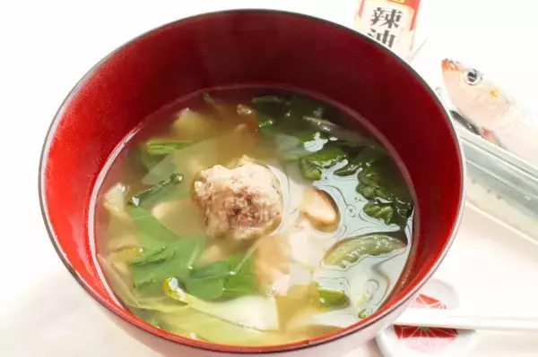 「【イワシは初心者でもさばける】小骨がスルッととれる「手開き」でつみれ作ってみた！中華風スープに合うの♪」の画像
