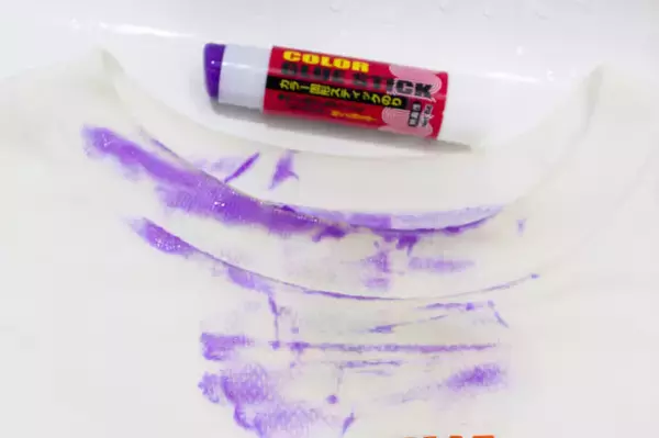 「【洗濯の裏ワザ】頑固な泥汚れは「のり」を塗って洗うとよく落ちるらしい…どれほど落ちるか試してみた！」の画像