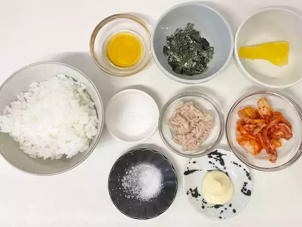 「リュウジ『なぜ今まで日本で流行らなかったのかわからない』 韓国のおにぎり「悪魔のチュモッパ」に挑戦！」の画像