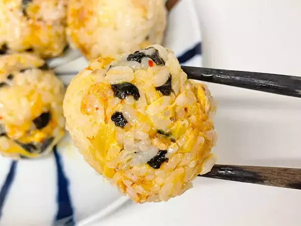 「リュウジ『なぜ今まで日本で流行らなかったのかわからない』 韓国のおにぎり「悪魔のチュモッパ」に挑戦！」の画像