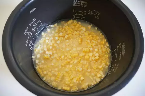 「【塩こうじで劇的変化！】究極に甘い「とうもろこしごはん」作ってみた！ご飯もふっくらなの【農家直伝】」の画像