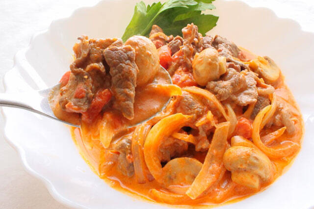 【時短でビーフストロガノフ】フライパン一つで作ってみた！トマト缶でサワークリーム不要【上田淳子さん考案】