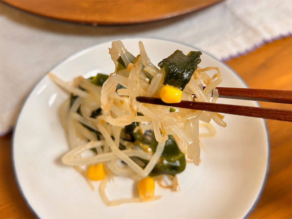 【ラーメンみたいなサラダ】もやし1袋使って「にんにく味噌サラダ」作ってみた！火を使わず5分で完成♪