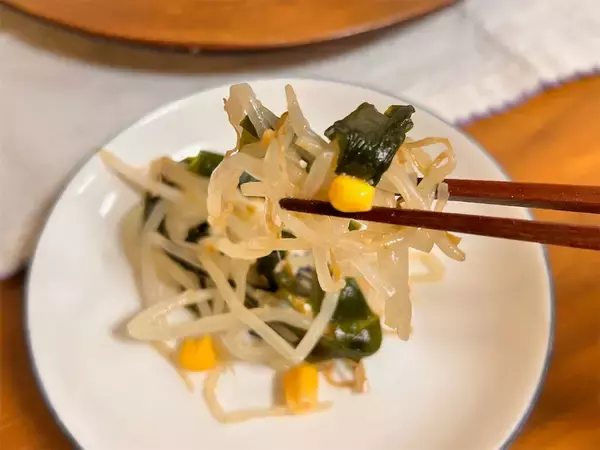 「【ラーメンみたいなサラダ】もやし1袋使って「にんにく味噌サラダ」作ってみた！火を使わず5分で完成♪」の画像