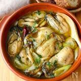 「【オイルで食感プリップリ♡】冷凍牡蠣を山盛り使って簡単「アヒージョ」作ってみた！隠し味はあの和風調味料♪」の画像4