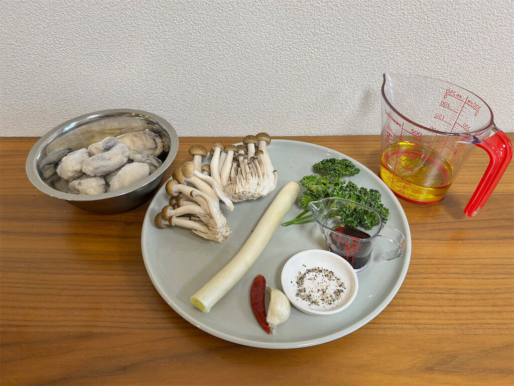 【オイルで食感プリップリ♡】冷凍牡蠣を山盛り使って簡単「アヒージョ」作ってみた！隠し味はあの和風調味料♪