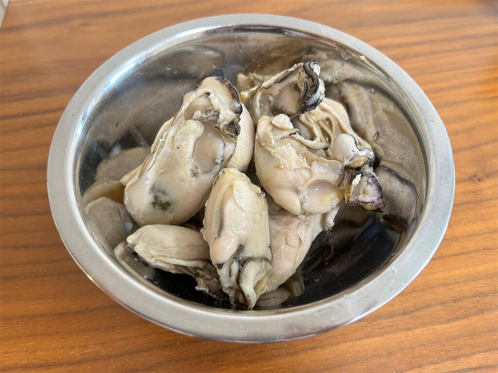 【オイルで食感プリップリ♡】冷凍牡蠣を山盛り使って簡単「アヒージョ」作ってみた！隠し味はあの和風調味料♪