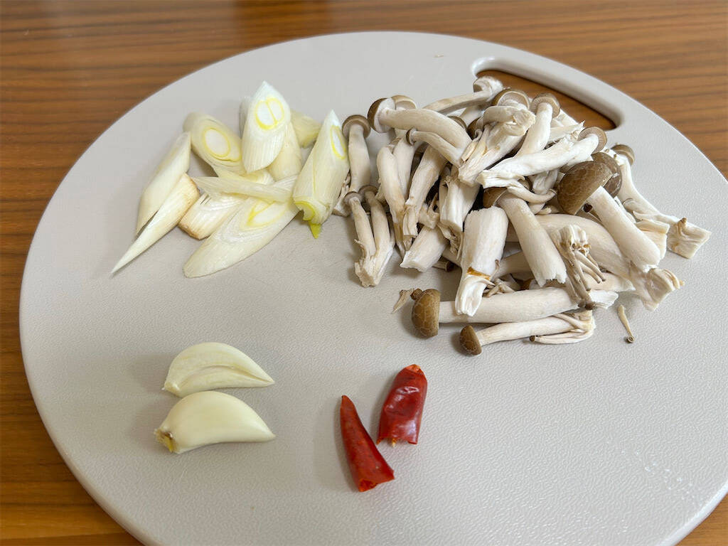 【オイルで食感プリップリ♡】冷凍牡蠣を山盛り使って簡単「アヒージョ」作ってみた！隠し味はあの和風調味料♪