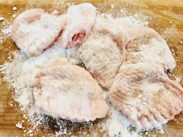 「【あさイチ】レストラン大宮の「手羽先トマトソース丼」に挑戦♪ピリ辛味で食欲増進！スープも一緒にどうぞ♪」の画像