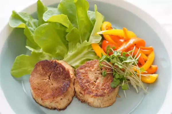 「「根元」が本命じゃ!?ってくらい旨い「えのきたけのステーキ」作ってみた♪シャキッ、コリッのW食感♡【農家直伝】」の画像