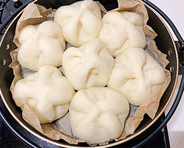 【フライパンで“551蓬莱の豚まん”完コピ】捏ね時間は何と3分！餡も旨いが、生地の再現度が最高過ぎた