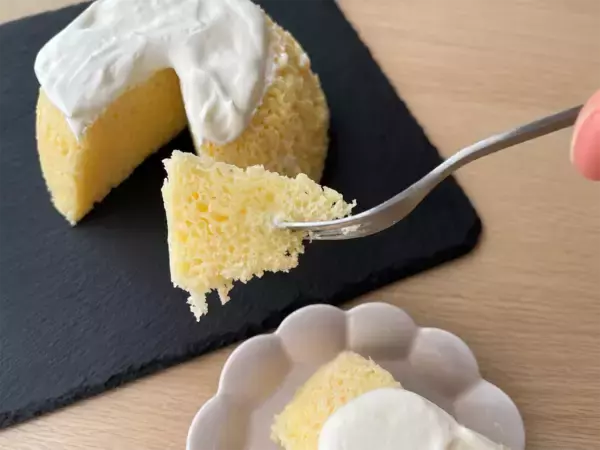 「【レンチン5分で焼けるケーキ】オーブン不要な「ヨーグルトケーキ」作ってみた！しっとりチーズケーキ感♡」の画像