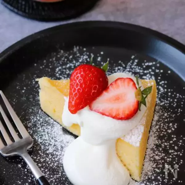 「【レンチン5分で焼けるケーキ】オーブン不要な「ヨーグルトケーキ」作ってみた！しっとりチーズケーキ感♡」の画像