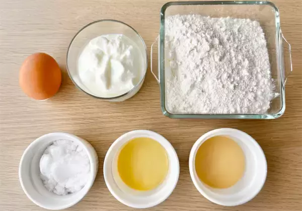 「【レンチン5分で焼けるケーキ】オーブン不要な「ヨーグルトケーキ」作ってみた！しっとりチーズケーキ感♡」の画像