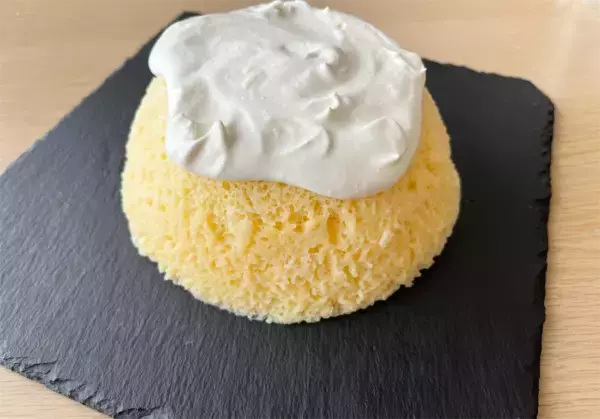 「【レンチン5分で焼けるケーキ】オーブン不要な「ヨーグルトケーキ」作ってみた！しっとりチーズケーキ感♡」の画像