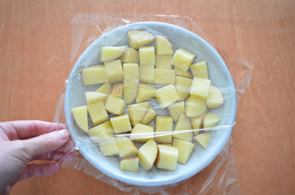 【新じゃがレシピ】自家製ホワイトソースが絡む～♪エビ・チキン・春野菜マシマシ「豪華グラタン」作ってみた！