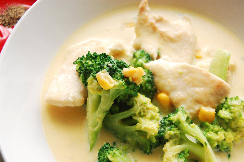 【ブルッと寒気を感じたらコレ】「鶏むね肉のコーンクリーム煮」であったまってみた！とろとろでお肉やわらか♡