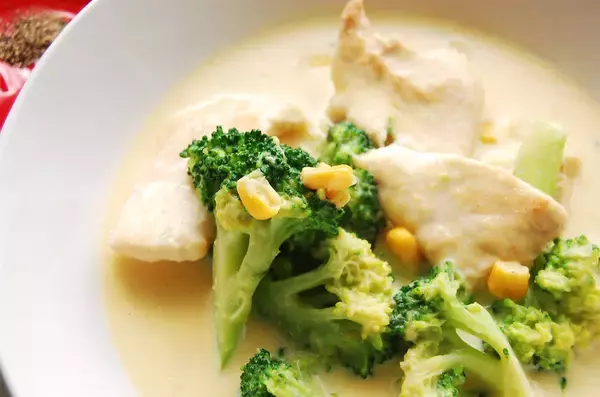 「【ブルッと寒気を感じたらコレ】「鶏むね肉のコーンクリーム煮」であったまってみた！とろとろでお肉やわらか♡」の画像