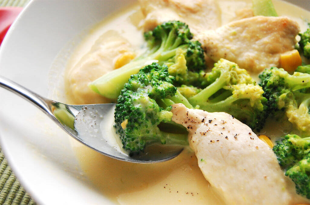 【ブルッと寒気を感じたらコレ】「鶏むね肉のコーンクリーム煮」であったまってみた！とろとろでお肉やわらか♡