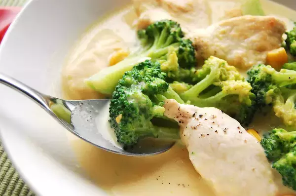 「【ブルッと寒気を感じたらコレ】「鶏むね肉のコーンクリーム煮」であったまってみた！とろとろでお肉やわらか♡」の画像