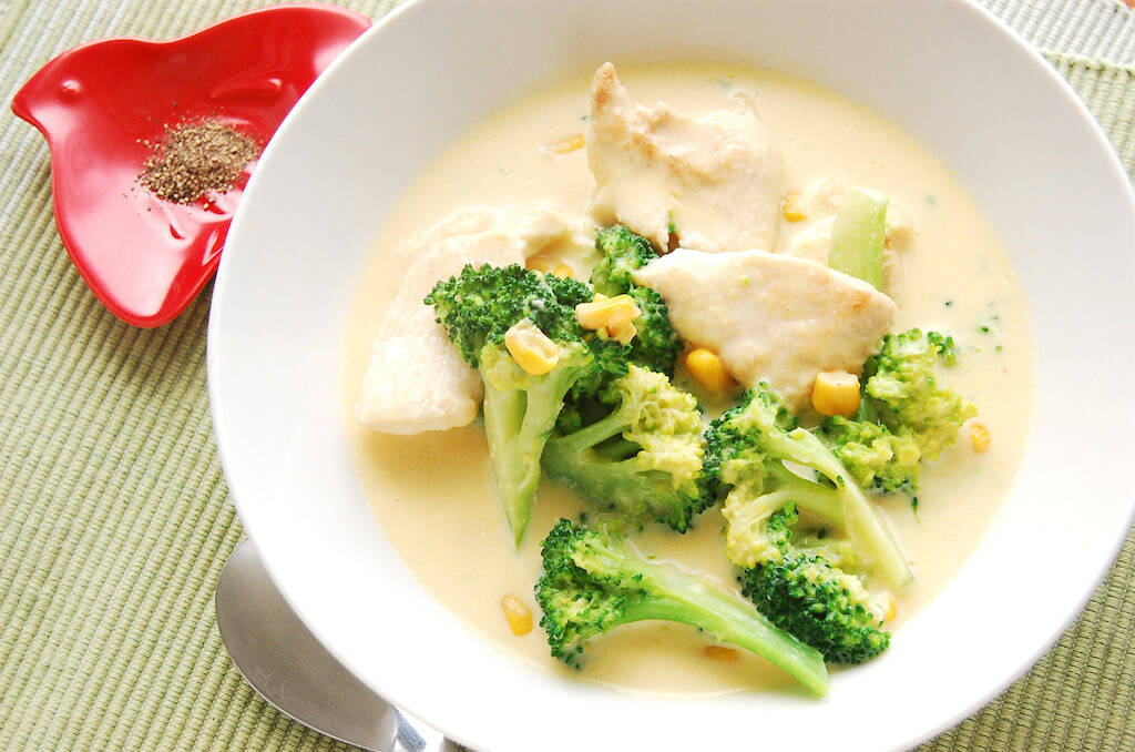 【ブルッと寒気を感じたらコレ】「鶏むね肉のコーンクリーム煮」であったまってみた！とろとろでお肉やわらか♡