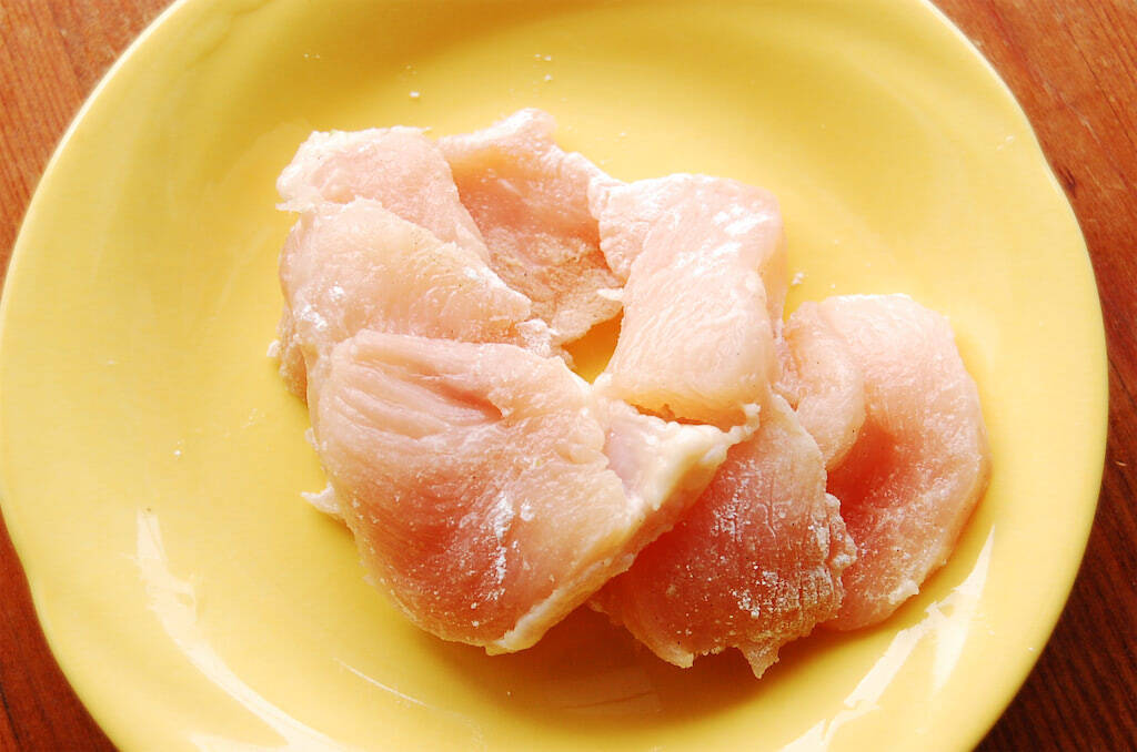 【ブルッと寒気を感じたらコレ】「鶏むね肉のコーンクリーム煮」であったまってみた！とろとろでお肉やわらか♡