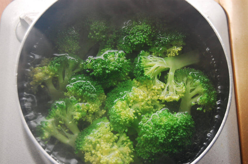 【ブルッと寒気を感じたらコレ】「鶏むね肉のコーンクリーム煮」であったまってみた！とろとろでお肉やわらか♡