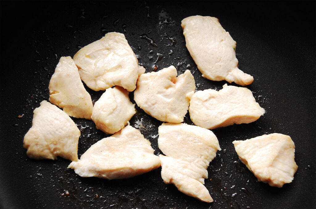 【ブルッと寒気を感じたらコレ】「鶏むね肉のコーンクリーム煮」であったまってみた！とろとろでお肉やわらか♡