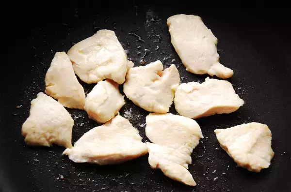 「【ブルッと寒気を感じたらコレ】「鶏むね肉のコーンクリーム煮」であったまってみた！とろとろでお肉やわらか♡」の画像